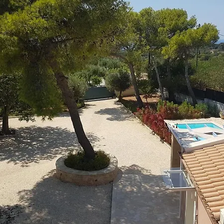 Ponderosa Kefalonia فيلة ليكسوري