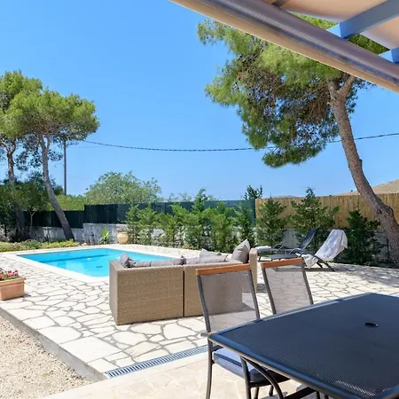 Ponderosa Kefalonia Ликсури
